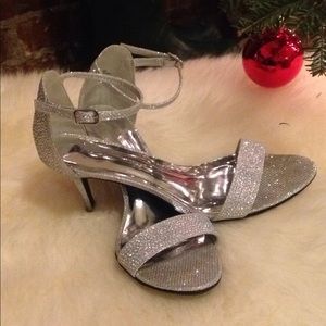 SPARKLY SILVER HEELS